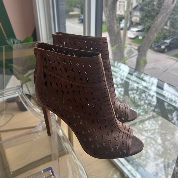 Vince Camuto - Brown Peep Toe Heels - Size 9 - Picture 3 of 4